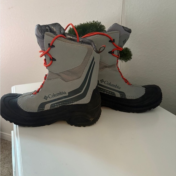 Columbia Boots with Gray and Red Accents like new - Picture 3 of 5